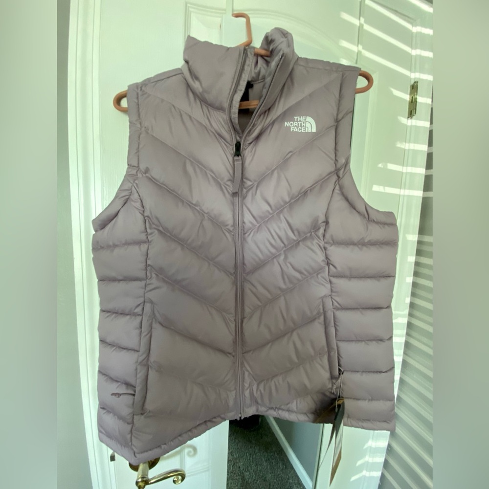 NWT’s North Face Puffer Vest L